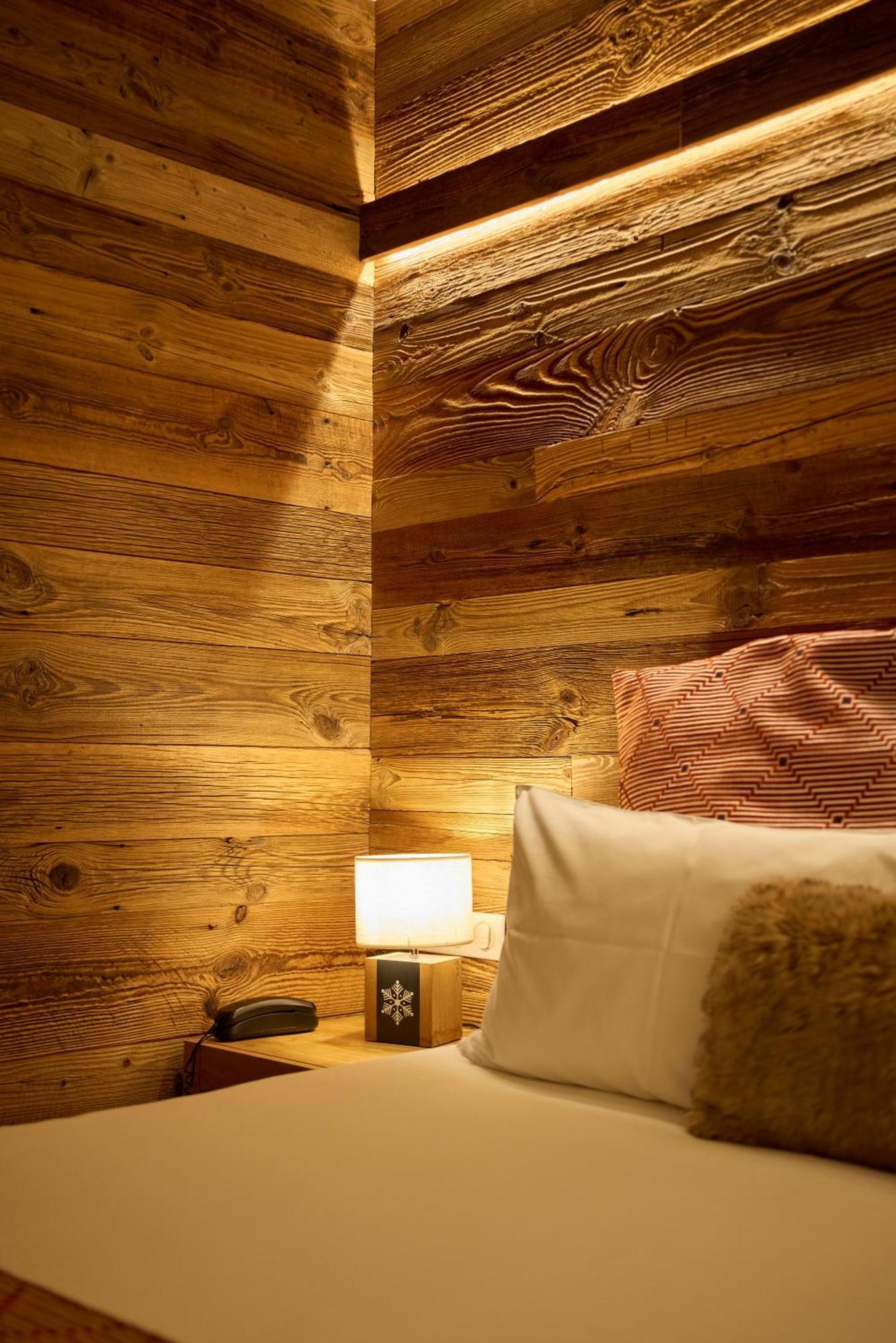 Hotel Le Grand Tetras Font-Romeu-Odeillo-Via Exterior photo