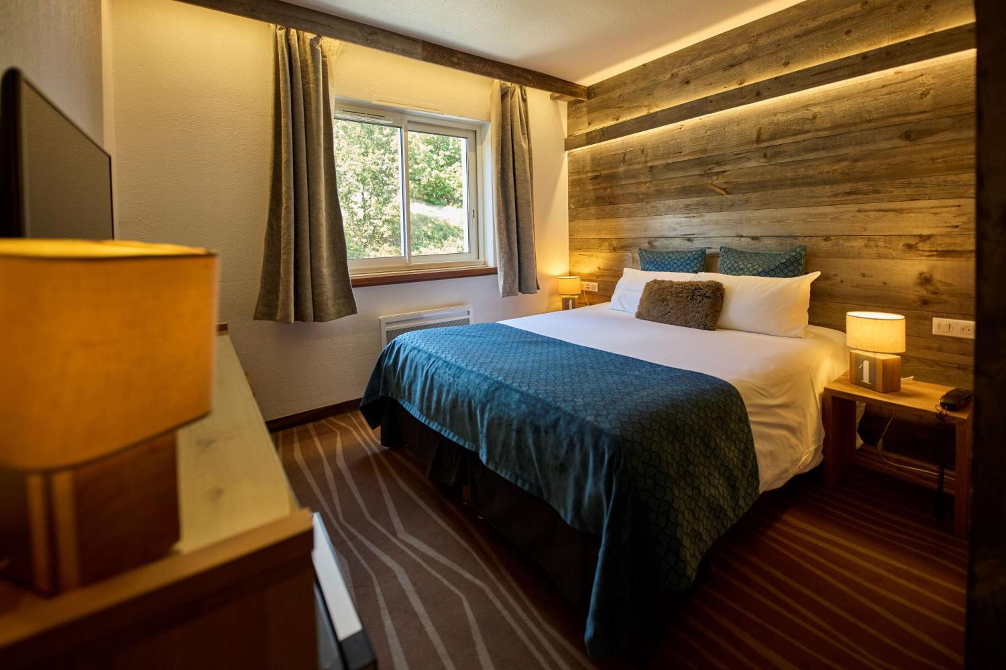 Hotel Le Grand Tetras Font-Romeu-Odeillo-Via Exterior photo