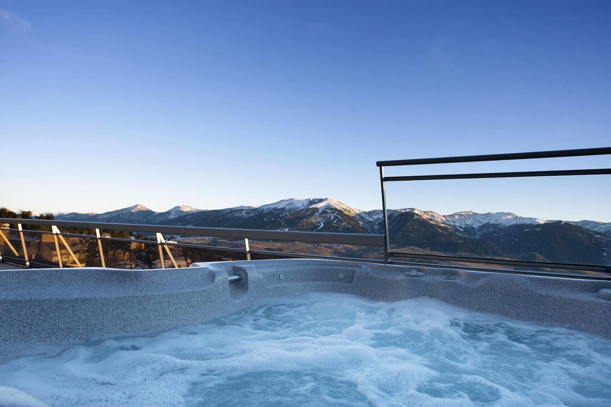 Hotel Le Grand Tetras Font-Romeu-Odeillo-Via Exterior photo