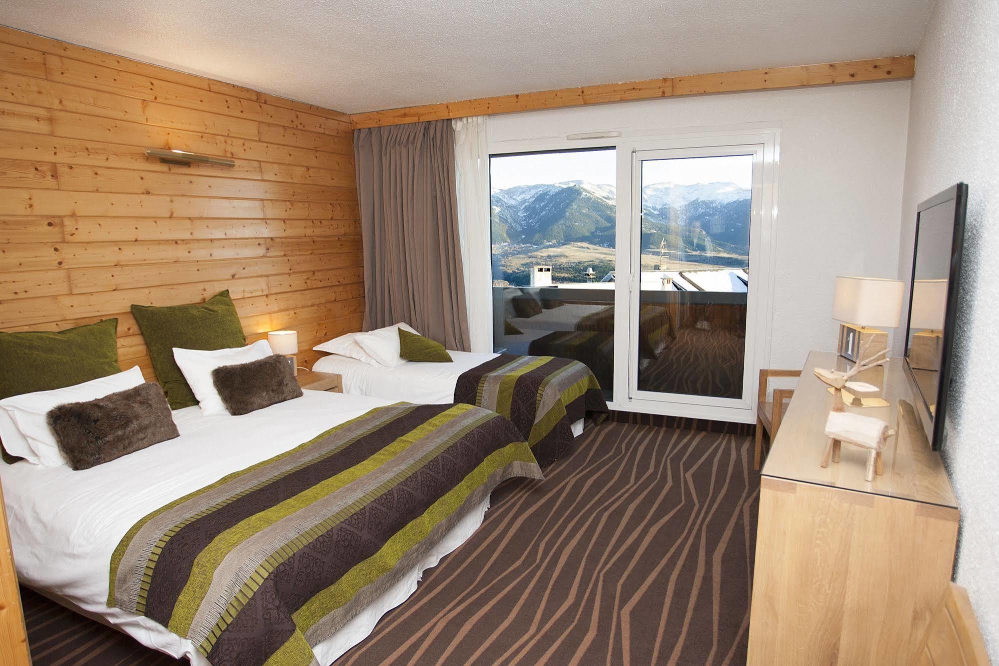 Hotel Le Grand Tetras Font-Romeu-Odeillo-Via Exterior photo