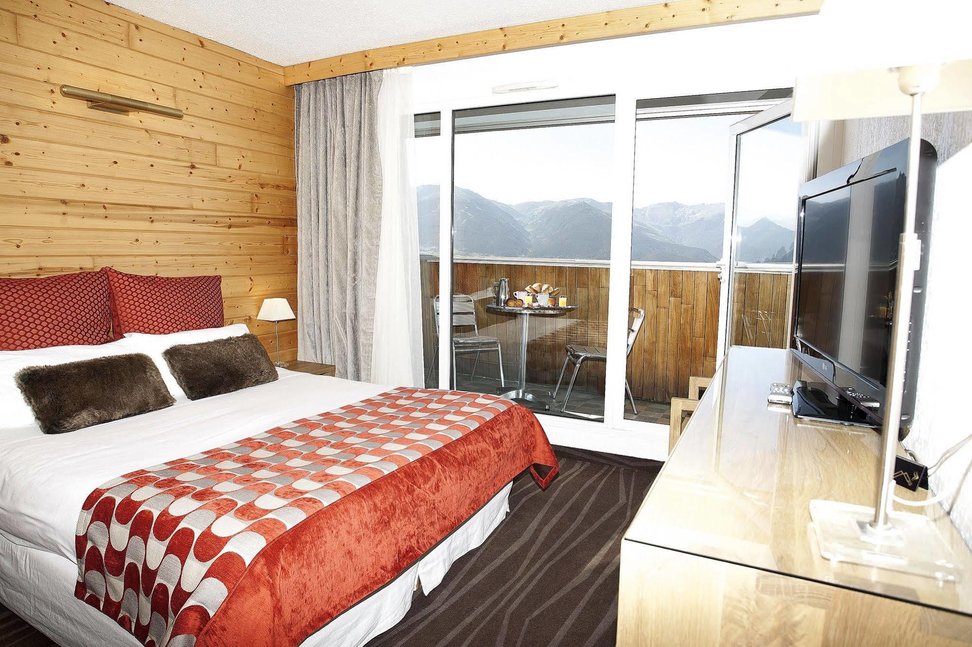 Hotel Le Grand Tetras Font-Romeu-Odeillo-Via Exterior photo